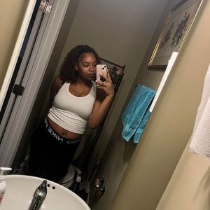 Meet your Posher, Donnamarie